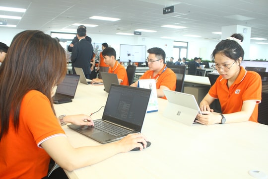 Đà Nẵng phát động “Bình dân học vụ số”: Phổ cập kỹ năng số đến từng người dân