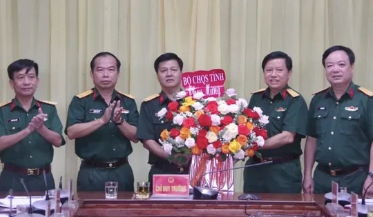 Công bố quyết định của Bộ trưởng Quốc phòng về công tác cán bộ