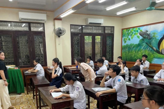 Hơn 1.500 sĩ tử tranh suất vào lớp 10 trường chuyên ở Nam Định