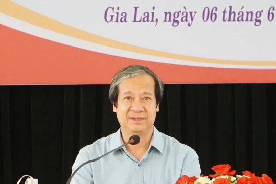 Bộ trưởng Nguyễn Kim Sơn chia sẻ khó khăn với ngành Giáo dục Gia Lai