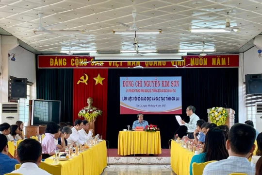 Bộ trưởng Nguyễn Kim Sơn kiểm tra công tác chuẩn bị thi tốt nghiệp tại Gia Lai