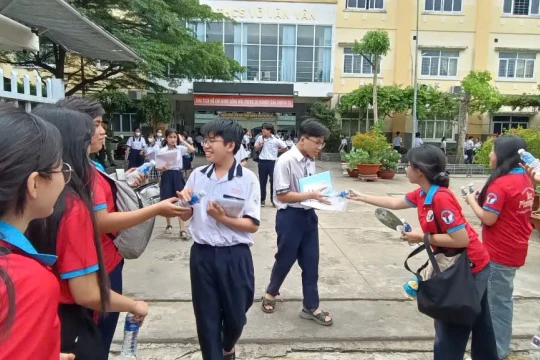 Kỳ thi tuyển sinh lớp 10 TPHCM: Nhiều thí sinh nhận xét đề Toán 'tương đối khó'
