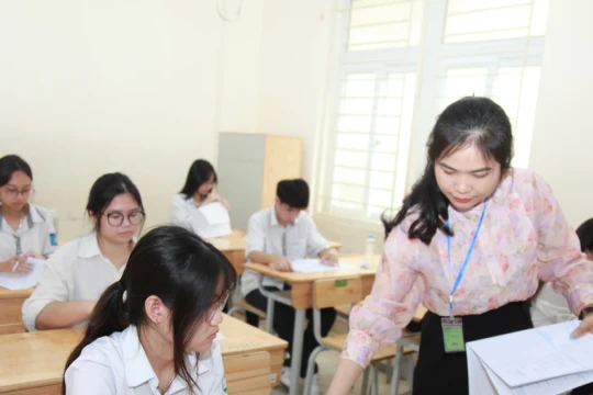 Thí sinh Hà Nội bắt đầu chinh phục kỳ thi vào lớp 10 với môn thi Ngữ văn