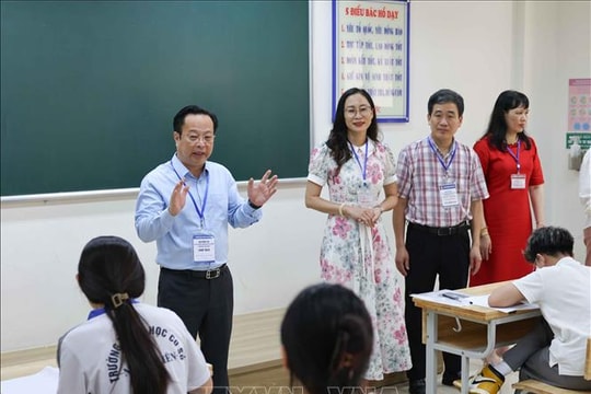 Giám đốc Sở Giáo dục và Đào tạo Hà Nội kiểm tra công tác an toàn thi vào lớp 10