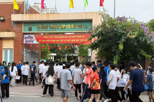 Sáng nay, thí sinh Hà Nội dự thi vào lớp 10 công lập