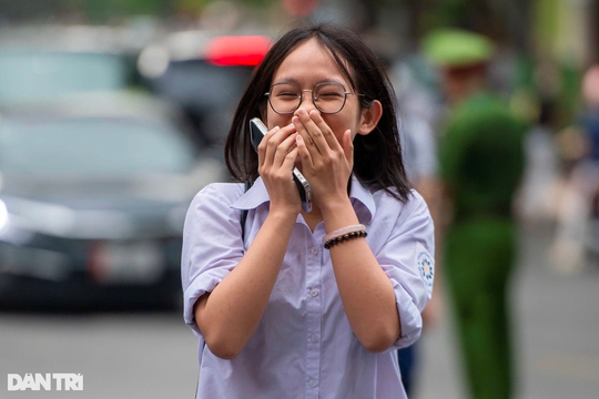 Đề văn lớp 10 Hà Nội: Giáo viên lo phân hoá thấp, học sinh giỏi bị thiệt