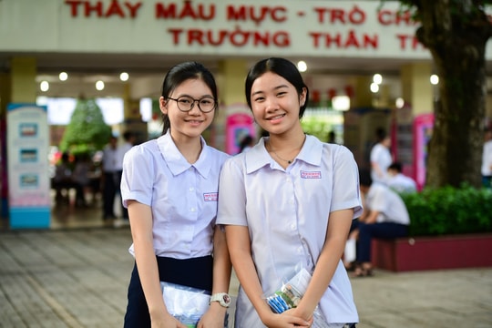 Đề thi Toán lớp 10 TPHCM gọn ghẽ, dễ hiểu, không còn khiến học sinh khóc nức nở
