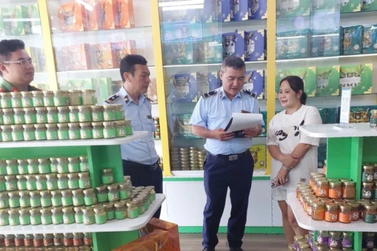 Tạm giữ trên 23 nghìn lọ yến chưng nghi không đạt chất lượng