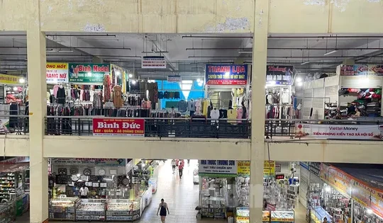 Chợ Vinh 'sáng đèn' sau hơn 1 tuần tiểu thương đồng loạt đóng cửa