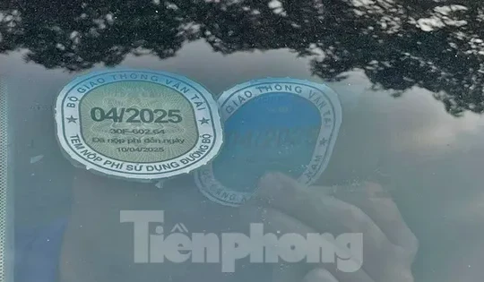 Đề xuất bỏ dán tem thu phí đường bộ trên ô tô