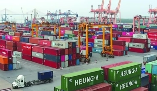 Nhóm 14 cựu lãnh đạo, cán bộ hải quan "ngó lơ" số hàng lậu trị giá hơn 1.800 tỉ đồng
