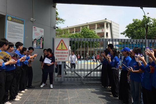 Nhiều cảm xúc sau môn thi cuối, kỳ thi vào lớp 10