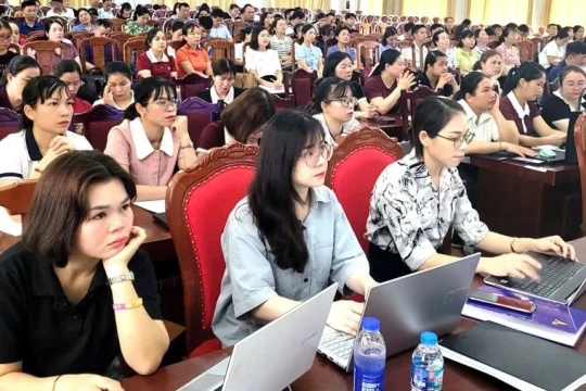 Gần 1.000 giáo viên ở Tuyên Quang tập huấn ứng dụng trí tuệ nhân tạo