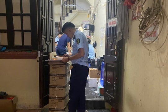 Kiểm tra 4 cơ sở kinh doanh mỹ phẩm ở Hà Nội, phát hiện 3.500 sản phẩm nhập lậu