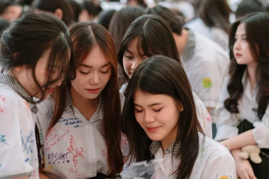Cô hiệu trưởng gửi tâm thư đến sĩ tử lớp 12
