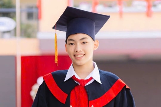 "Chàng trai vàng" giành điểm 10 tuyệt đối, trở thành thủ khoa chuyên tin