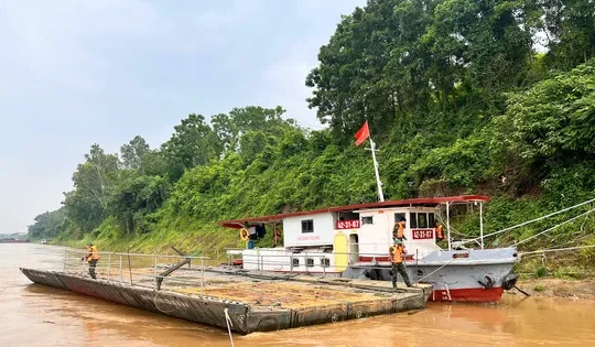 Binh chủng công binh trả lời về thông tin 'cầu phao Phong Châu bị lũ cuốn'