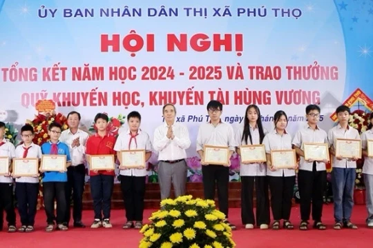 Trao thưởng Quỹ Khuyến học, khuyến tài Hùng Vương cho 217 giáo viên và học sinh