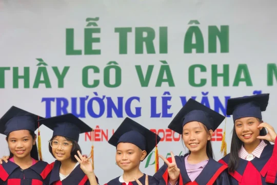 Phụ huynh sập bẫy lừa đảo: Con trẻ "mất trắng" mùa hè