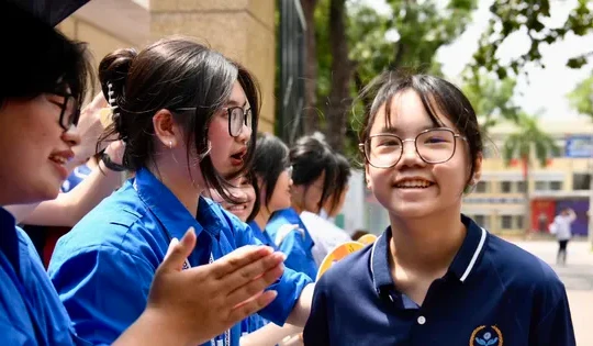Lo chấm Ngữ văn cảm tính, vênh điểm, Giám đốc Sở GD&ĐT Hà Nội trấn an thế nào?