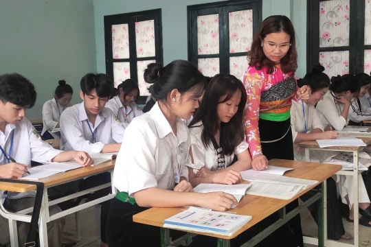 Đủ điều kiện, giáo viên vẫn chờ thăng hạng