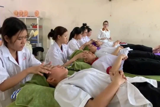 Xóa 'định kiến' để học nghề