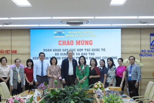 Tạo điều kiện cho chuyên gia nước ngoài giảng dạy tại Trường ĐH Cửu Long