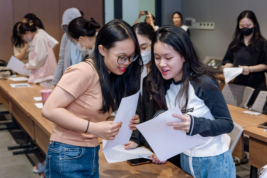 Khi con ngoan trò giỏi, học trường đại học top đầu thành “miếng mồi béo”