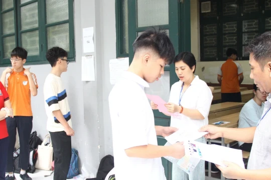 Kỳ thi cuối cùng vào lớp 10 ở Hà Nội '1 chọi 10' giành 440 suất vào trường 'hot'