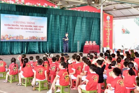 Nâng cao kiến thức về phòng cháy và cứu nạn cho học sinh, giáo viên ở Tuyên Quang