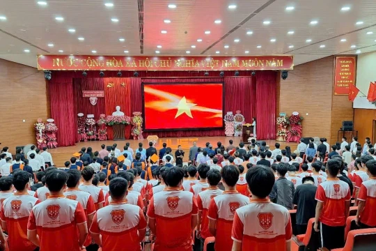 Lễ tốt nghiệp niên khóa đầu tiên của Khoa Kỹ thuật và Công nghệ - Đại học Huế