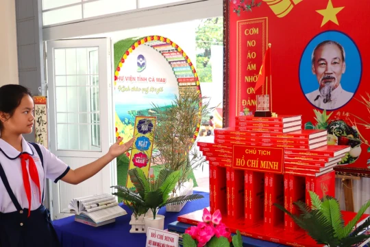Yêu đất nước qua từng trang sách