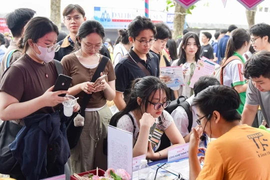 Thông tin tuyển sinh, đào tạo: Đừng để thí sinh 'mò kim đáy bể'