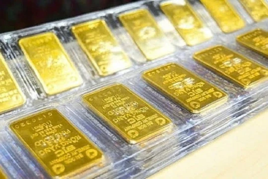 Giá vàng ngày đầu tuần 16/6 trong nước ổn định ở mức cao, thế giới đi ngang