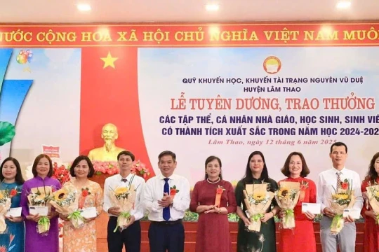 Nữ hiệu trưởng tâm huyết với sự nghiệp trồng người