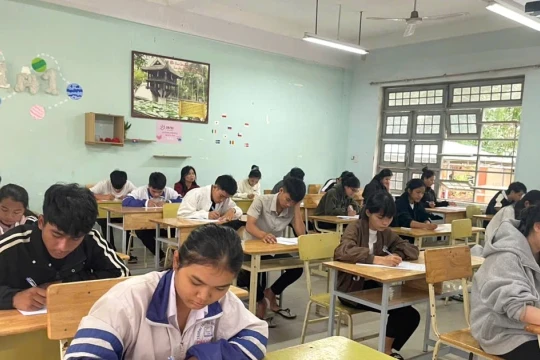 Hơn 1 tỷ đồng hỗ trợ học sinh Gia Lai và Kon Tum thi tốt nghiệp