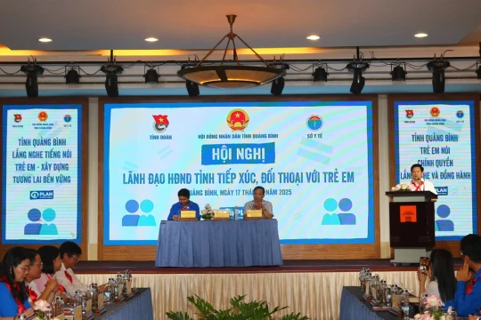 Trẻ em Quảng Bình gặp gỡ, đối thoại với lãnh đạo tỉnh
