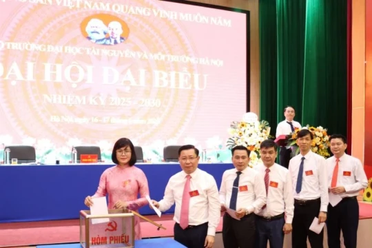 Đảng bộ Trường Đại học TN&MT Hà Nội: Đoàn kết - Trí tuệ – Đổi mới – Hội nhập