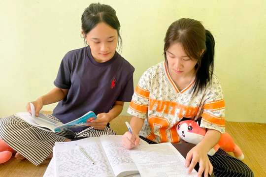 Nỗ lực "hết mình" cho kỳ thi tốt nghiệp ở khu vực miền núi, biên giới
