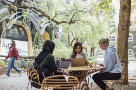 Hàng loạt đại học Australia tăng học phí với sinh viên quốc tế