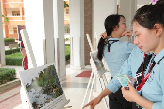 Sinh viên Nhân văn cùng 'dệt' lối sống xanh