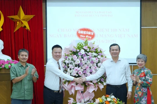 Lãnh đạo Bộ GD&ĐT chúc mừng Báo GD&TĐ nhân ngày Báo chí Cách mạng Việt Nam
