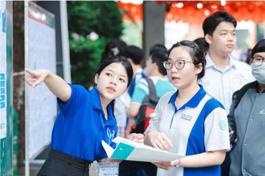 Kỳ thi đánh giá năng lực “trăm tỷ”: Cần làm rõ phổ điểm vênh bất thường