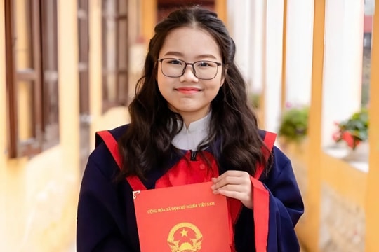Cú đúp điểm 10 của nữ thủ khoa chuyên Toán