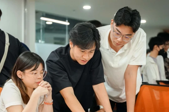 Bỏ 'gap year', sinh viên Singapore ưu tiên săn việc