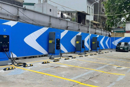 Trạm sạc xe điện VinFast liên tục mở mới, người dùng Việt yên tâm chuyển đổi xanh