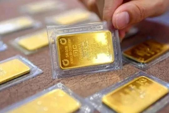Giá vàng hôm nay 19/6 trong nước ổn định ở mức cao, thế giới giảm nhẹ