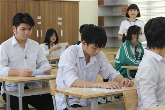 Duy trì dạy học miễn phí cho học sinh lớp 12 đến sát ngày thi tốt nghiệp THPT 2025