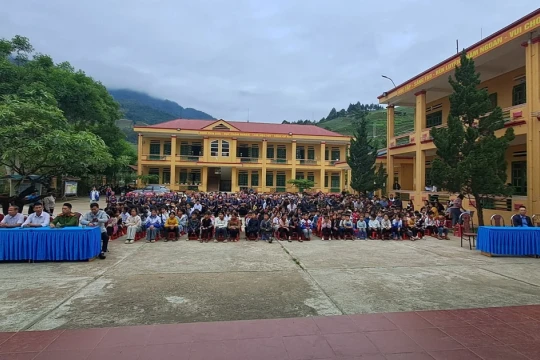 Chuyển nguyên trạng 389 trường học ở Yên Bái về UBND cấp xã quản lý