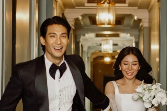 'Diễn viên đẹp trai nhất thế giới' từng đi tu bất ngờ kết hôn